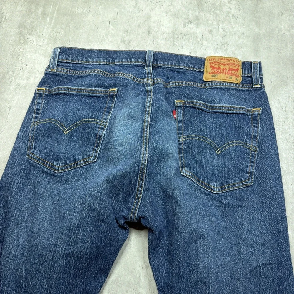 Levis 505 Light Wash Blue Denim Mens Jeans 36x32 Straight Fit Cowboy Stretch